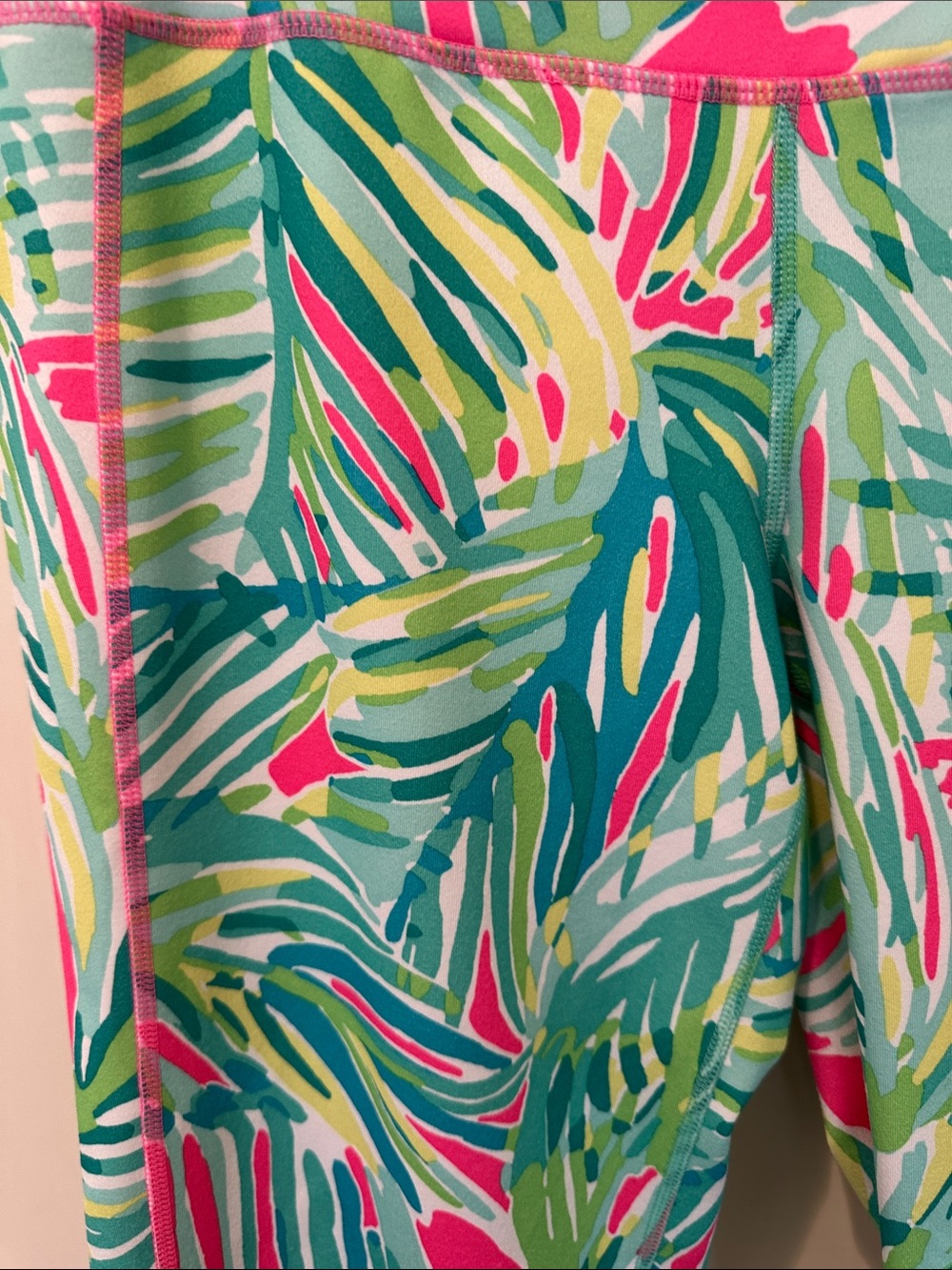 Lilly Pulitzer Luxletic Legging in Tropical Storm Green/Pink Sz XL - Picture 2 of 8